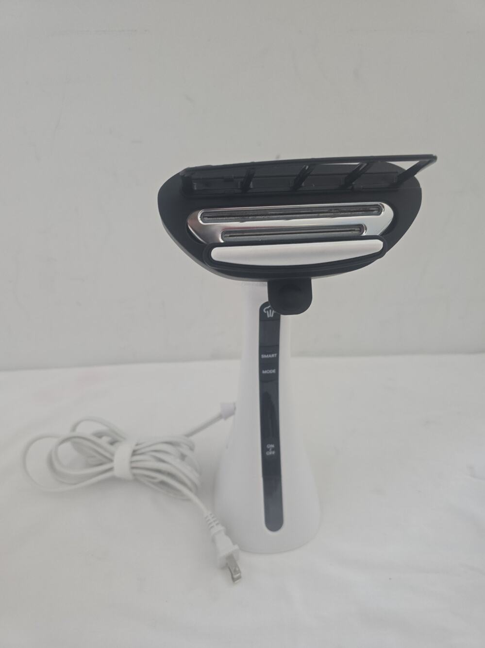 Conair Handheld Garment Steamer w/ Built-In Steam Creaser Used